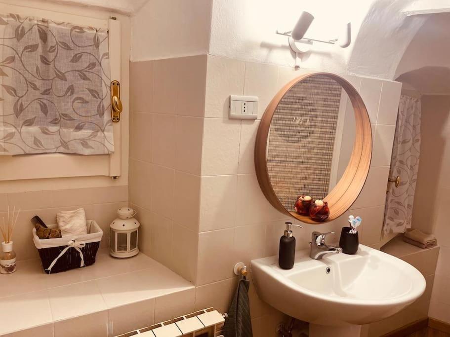 “A Ca Di Amelia” Apartment Savona Luaran gambar