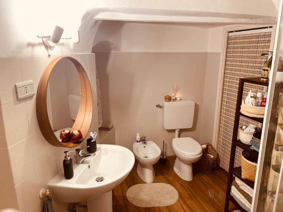 “A Ca Di Amelia” Apartment Savona Luaran gambar
